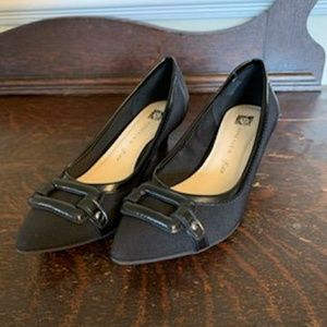 Anne Klein kitten heel iflex shoe